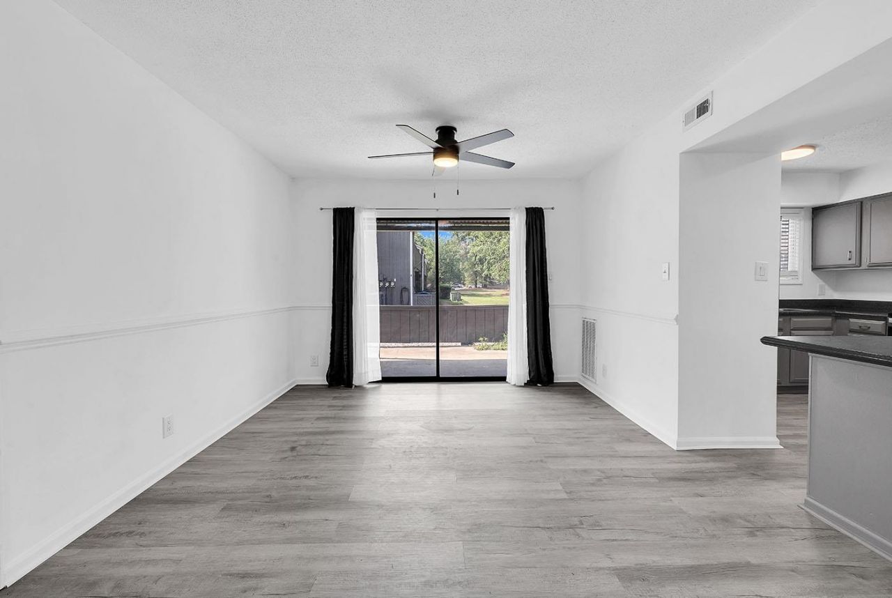 10301 N Kings Hwy.  Photo 4