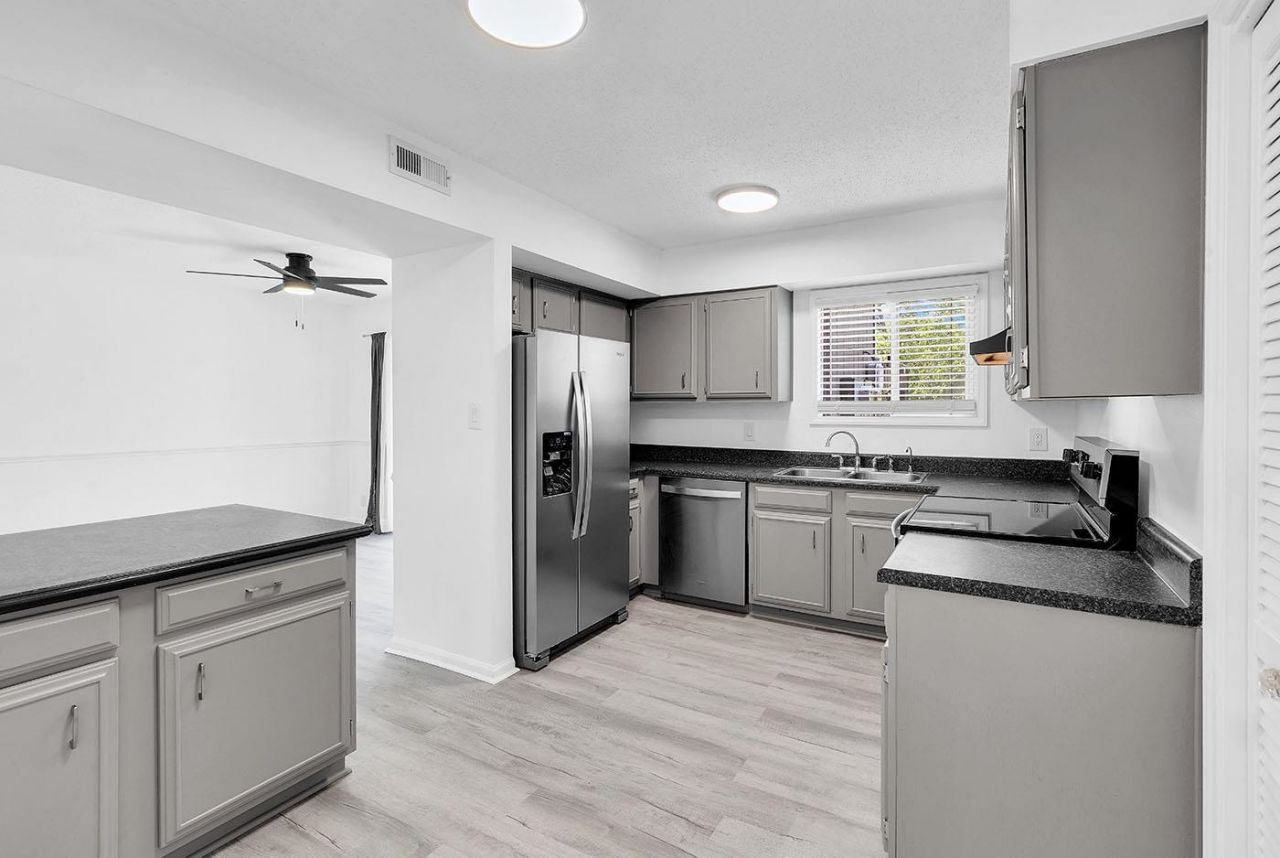 10301 N Kings Hwy. Photo 5
