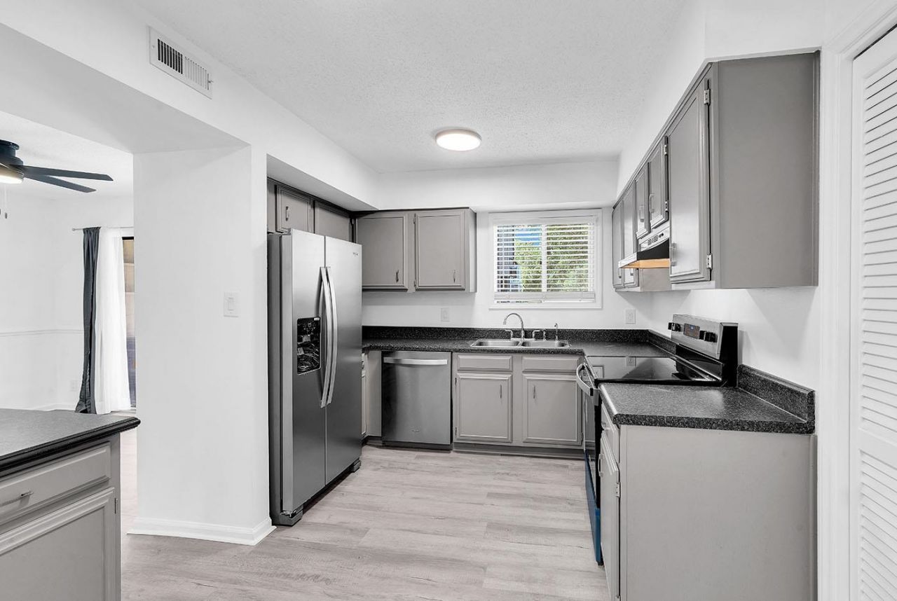 10301 N Kings Hwy.  Photo 6