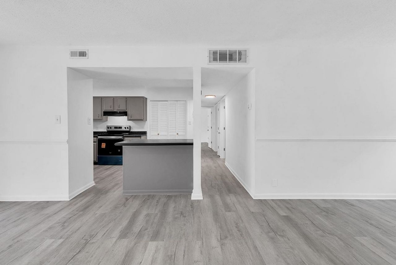10301 N Kings Hwy. Photo 8