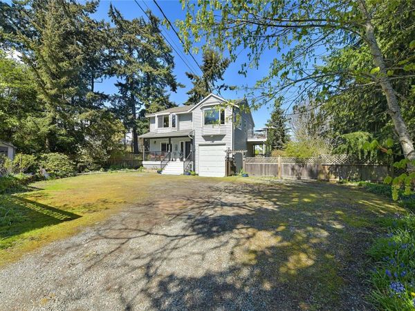 176 Island Hwy , View Royal, BC V9B 1G2