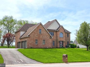 2702 CHESTNUT RUN ROAD, YORK, PA 17402