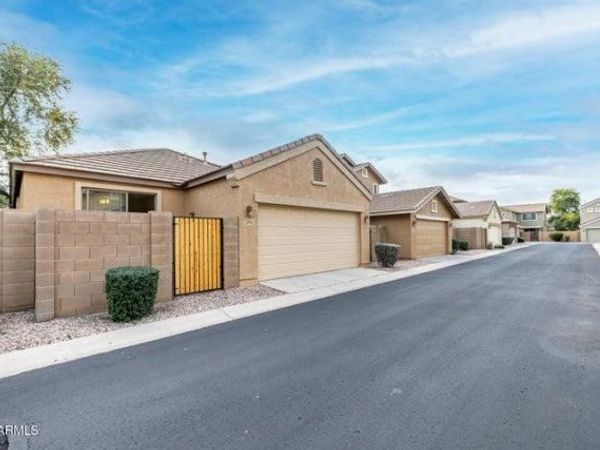 2854 S Peel Drive, Gilbert, AZ 85295