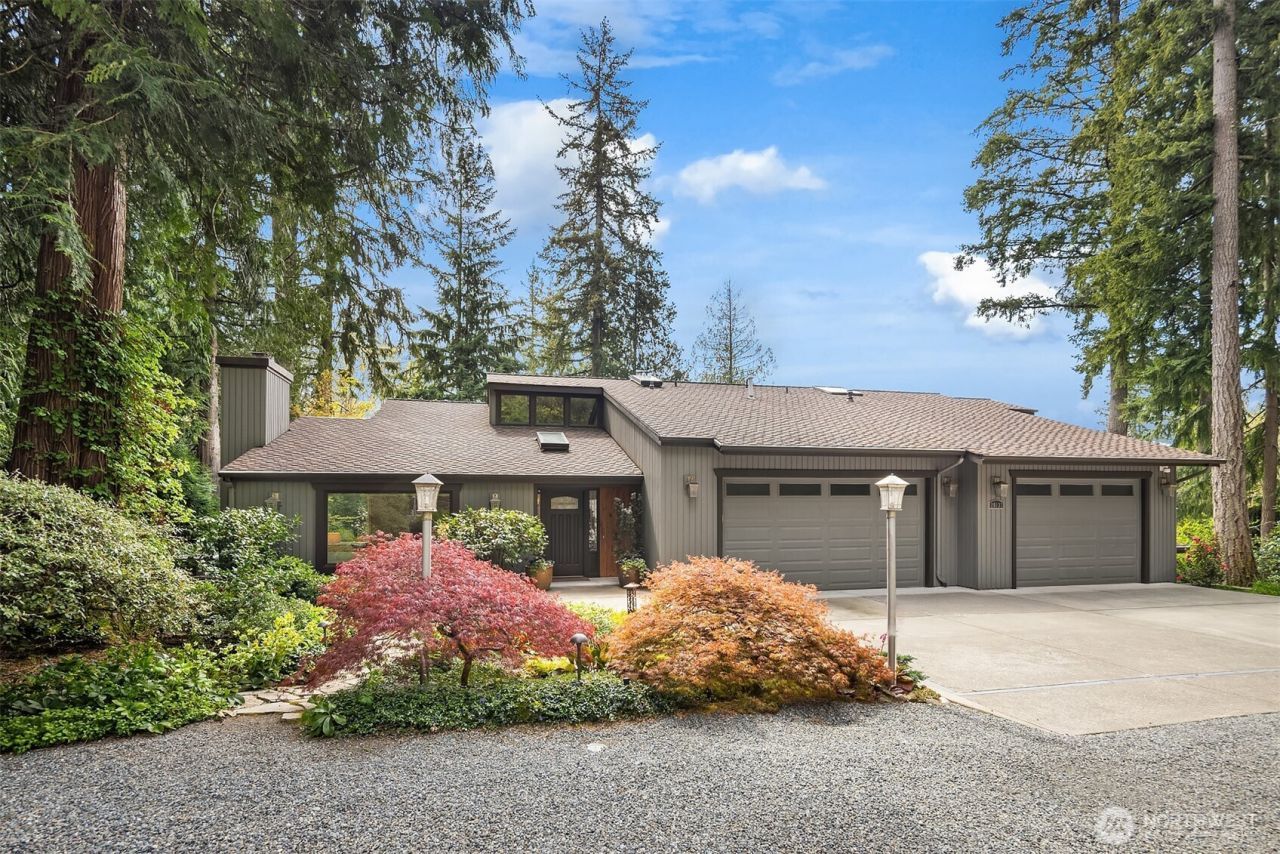 25137 SE Mirrormont Place, Issaquah, WA 98027