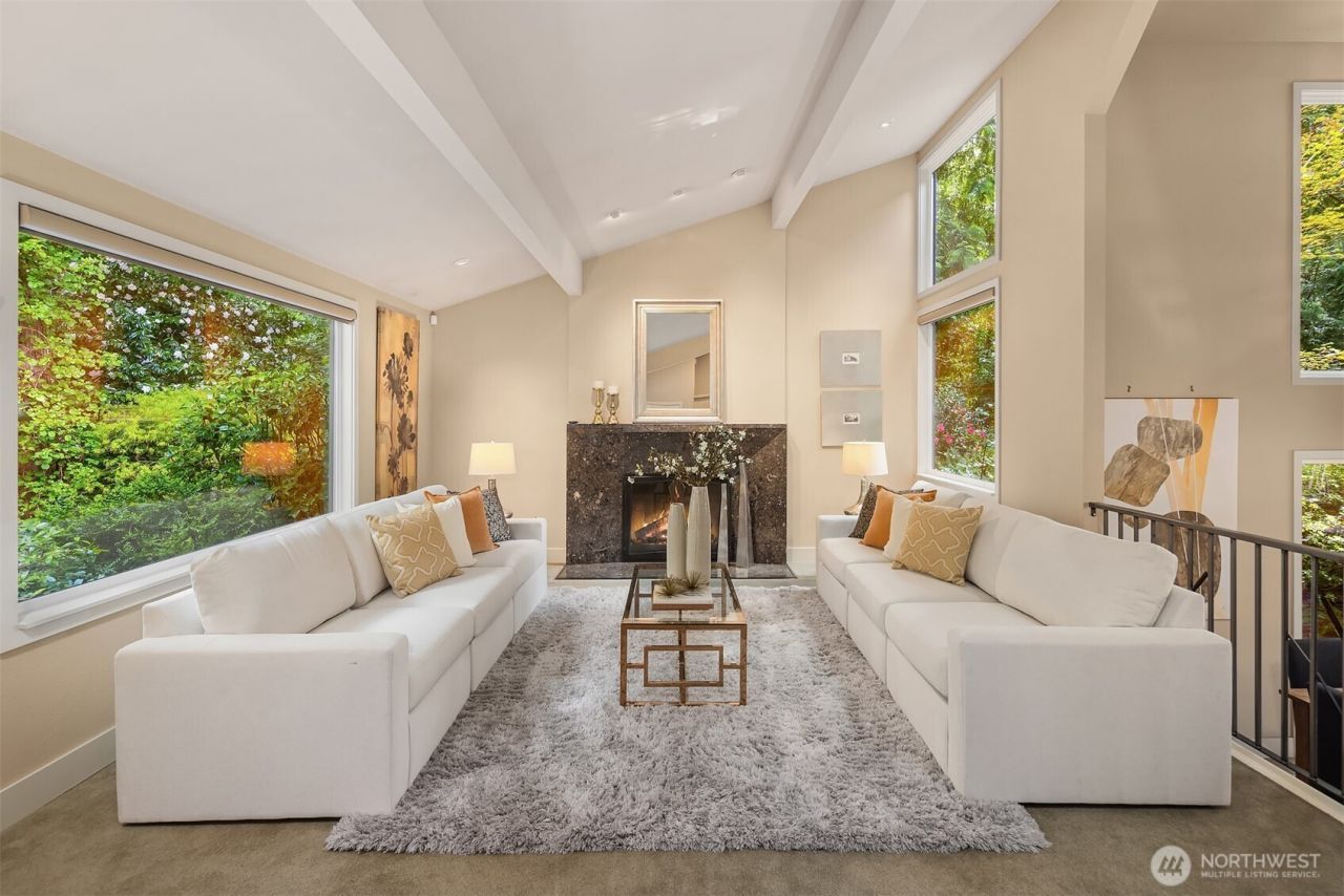 25137 SE Mirrormont Place, Issaquah, WA 98027