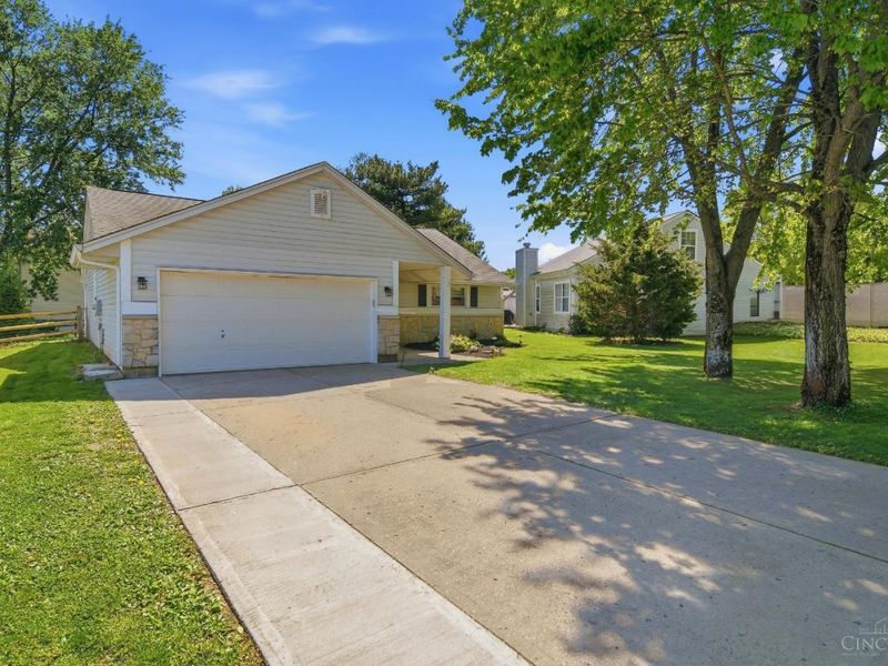 9262 White Pine Drive, Loveland, OH 45140 Photo 2