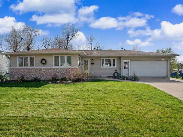 3929 NE Nancy Jane Lane, Cedar Rapids, IA 52402