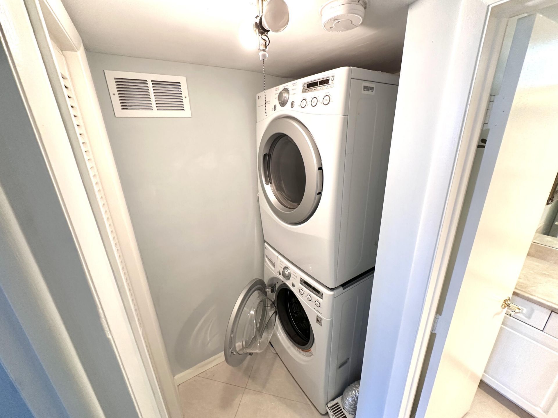 1 Las Olas Circle, Unit 313, Fort Lauderdale, FL 33316 Photo