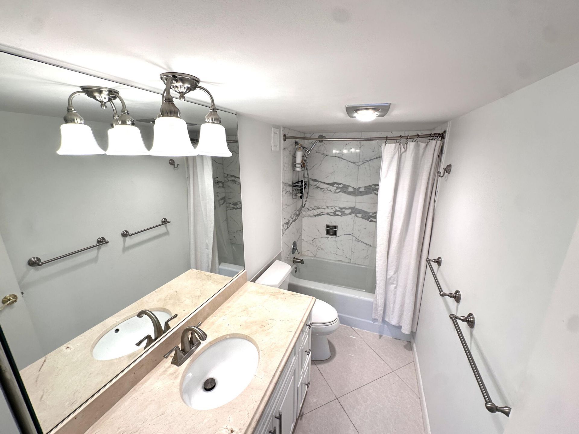 1 Las Olas Circle, Unit 313, Fort Lauderdale, FL 33316 Photo