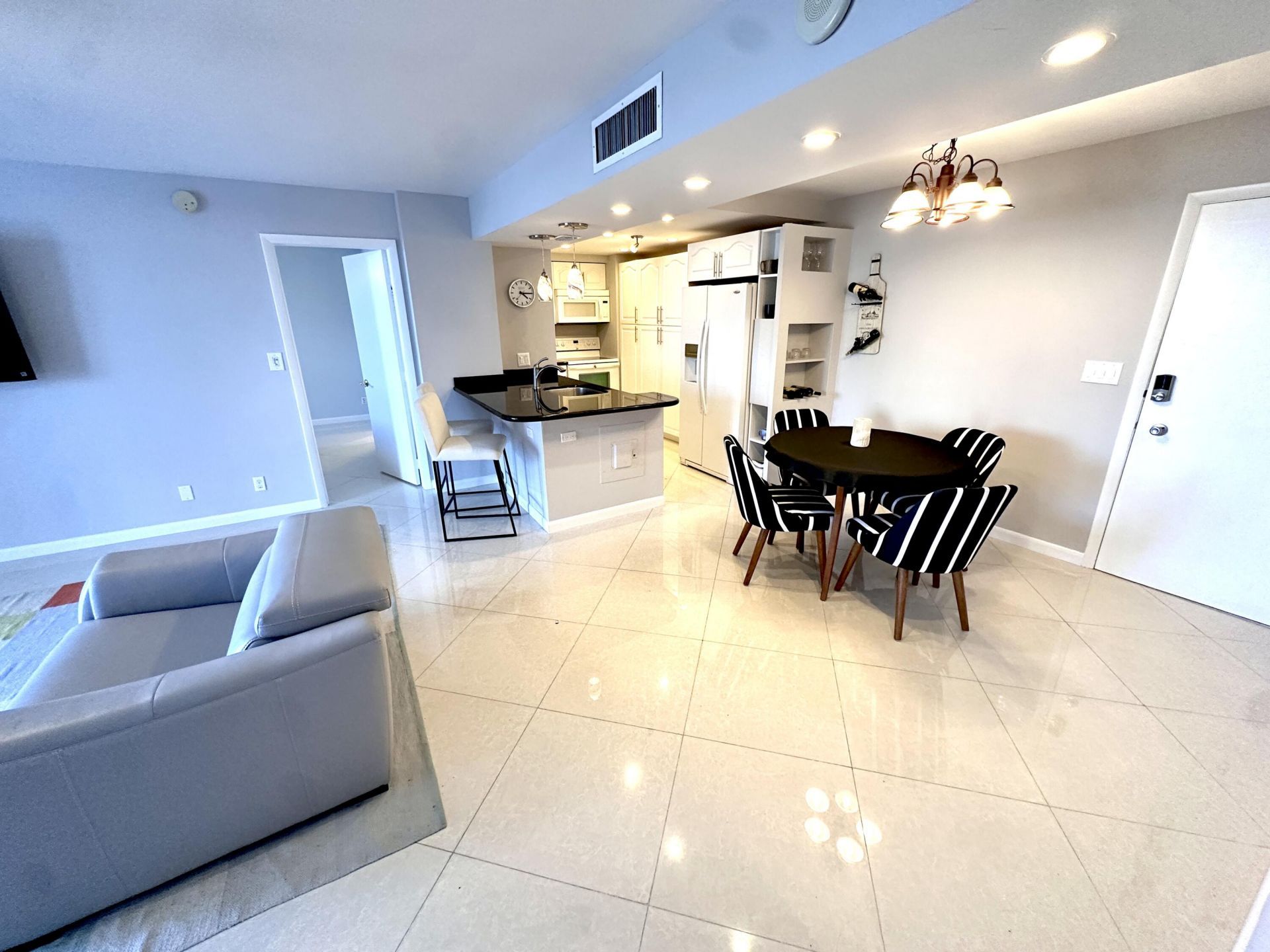 1 Las Olas Circle, Unit 313, Fort Lauderdale, FL 33316 Photo