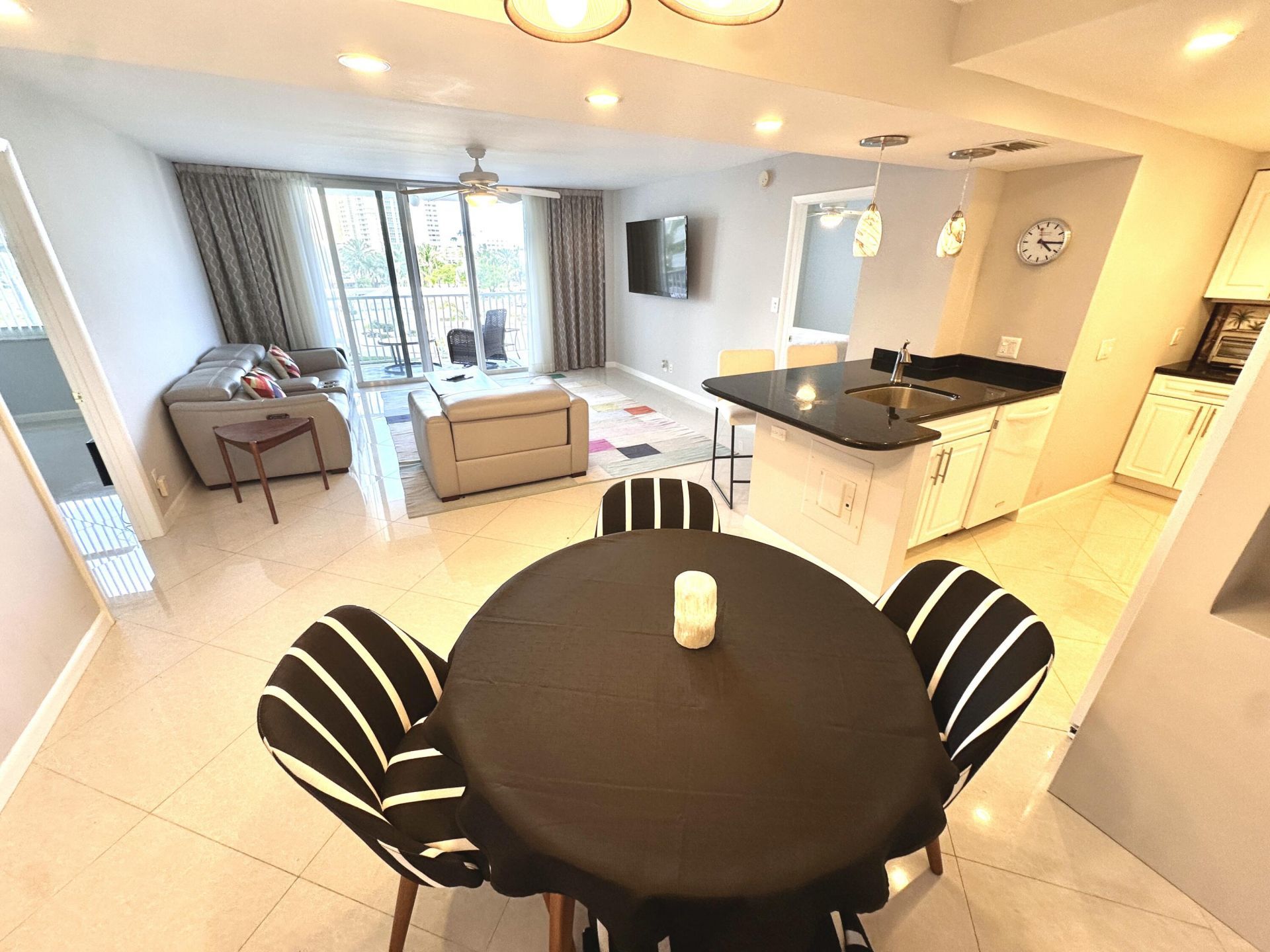 1 Las Olas Circle, Unit 313, Fort Lauderdale, FL 33316 Photo