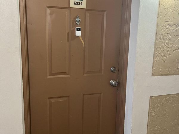 351 Palm Way W, Unit 201, Pembroke Pines, FL 33025