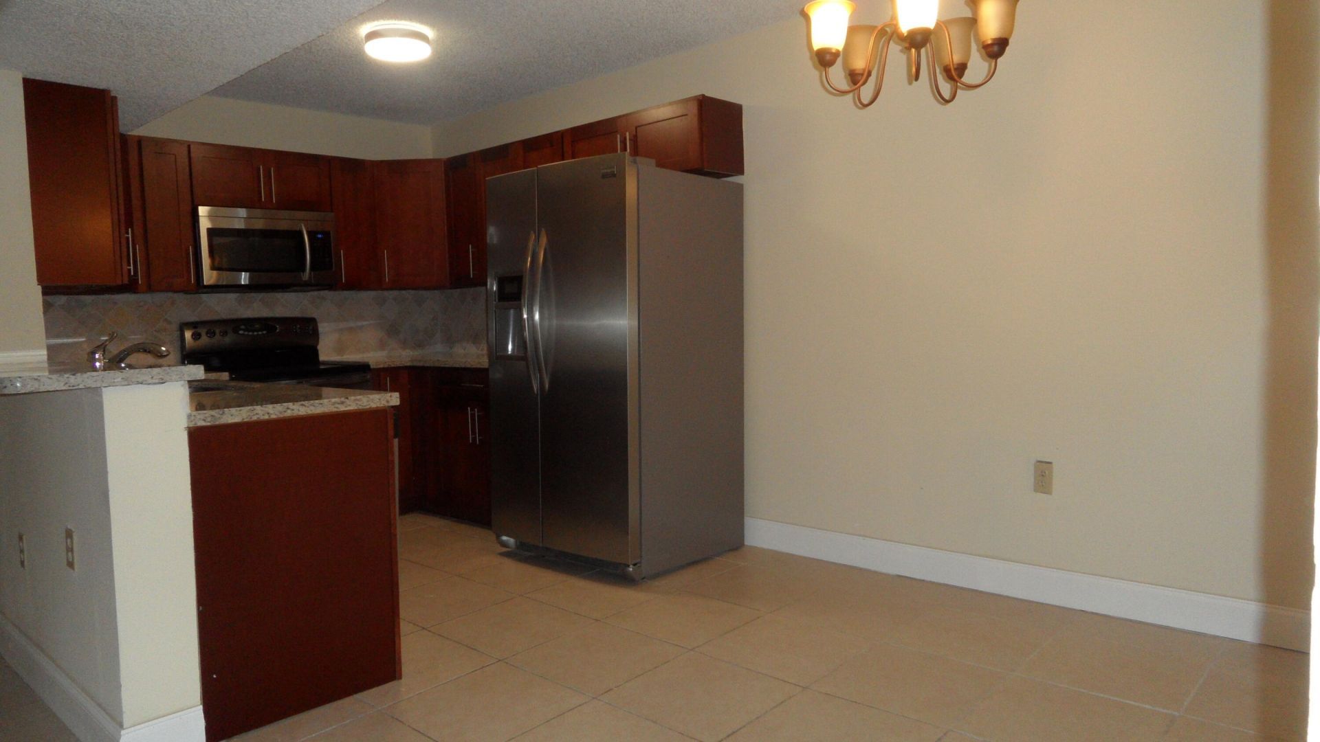 351 Palm Way W, Unit 201, Pembroke Pines, FL 33025 Photo