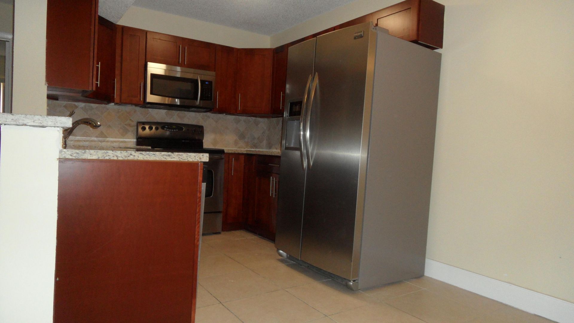 351 Palm Way W, Unit 201, Pembroke Pines, FL 33025 Photo