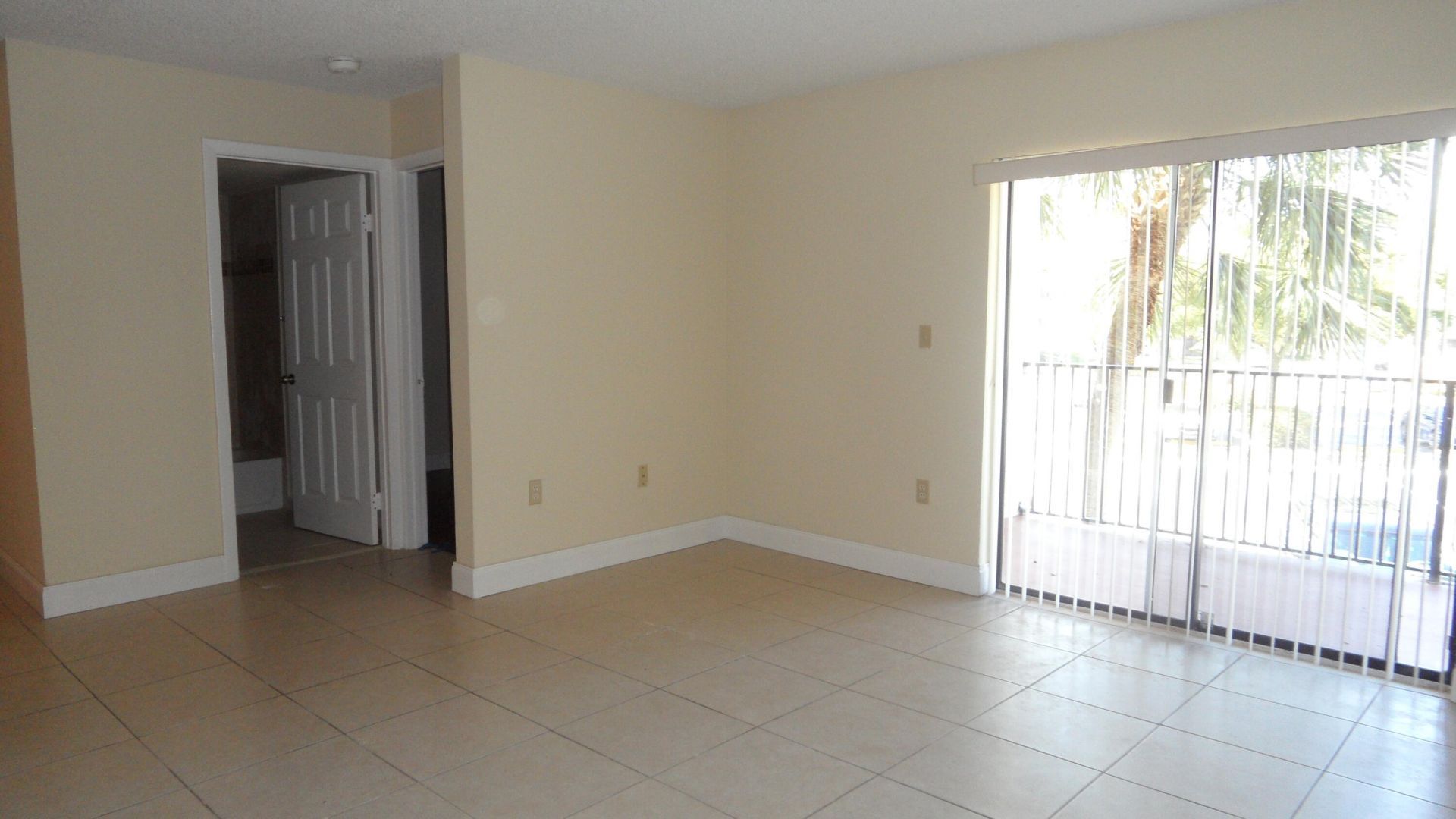 351 Palm Way W, Unit 201, Pembroke Pines, FL 33025 Photo