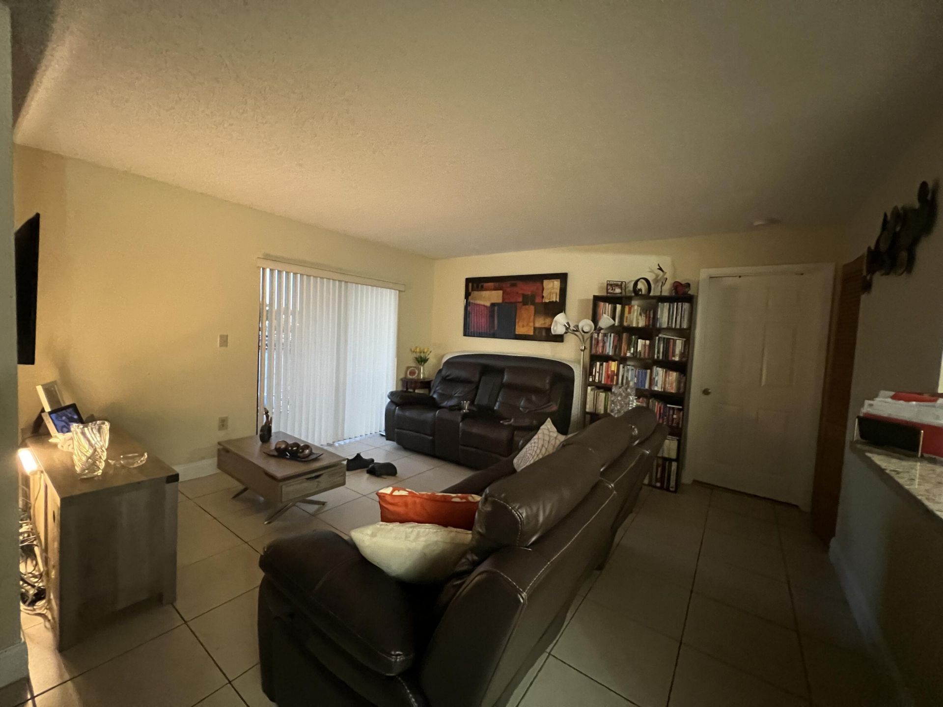 351 Palm Way W, Unit 201, Pembroke Pines, FL 33025 Photo