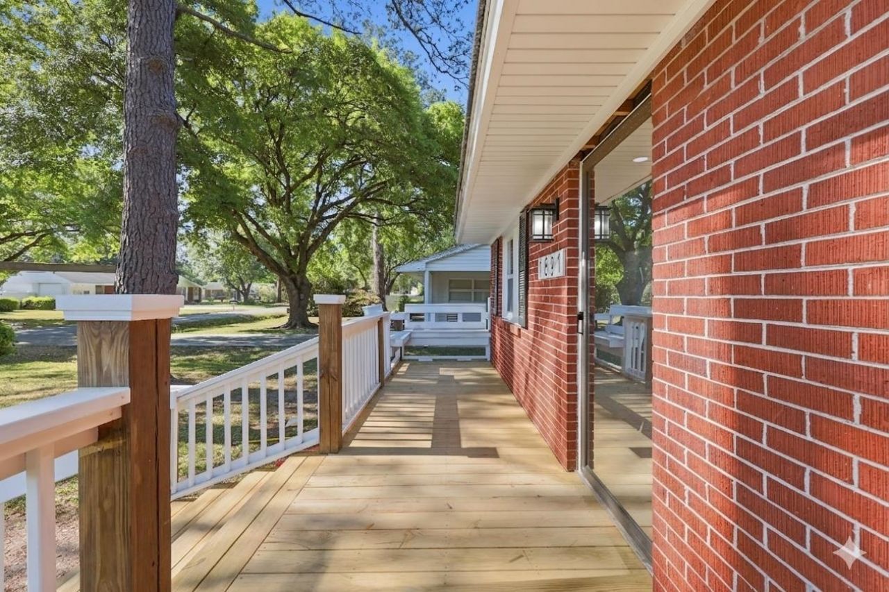 1891 Middleton St.  Photo 4