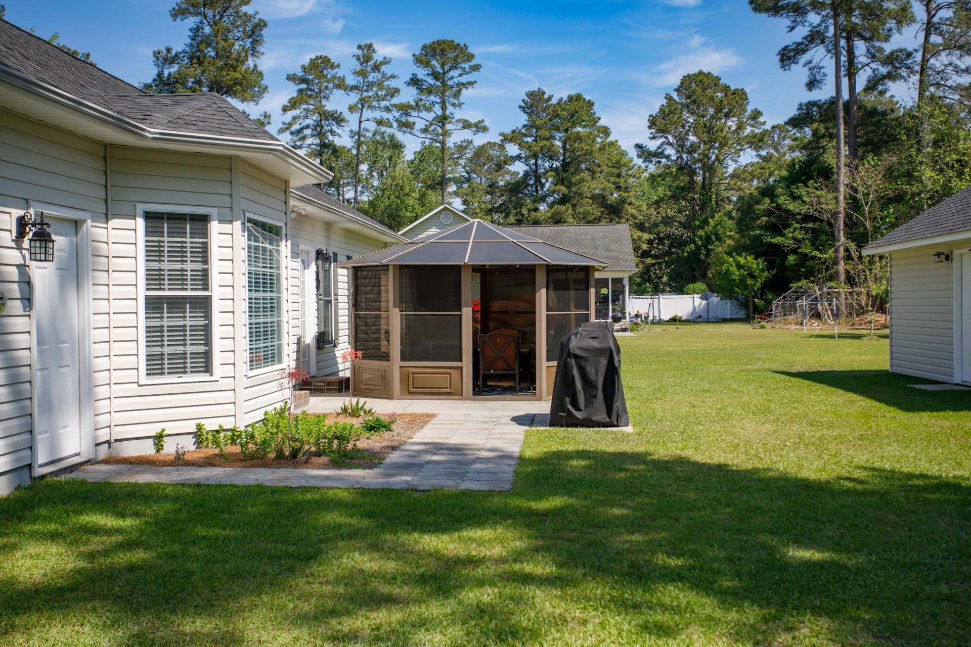 3200 Bryant St. Photo 6