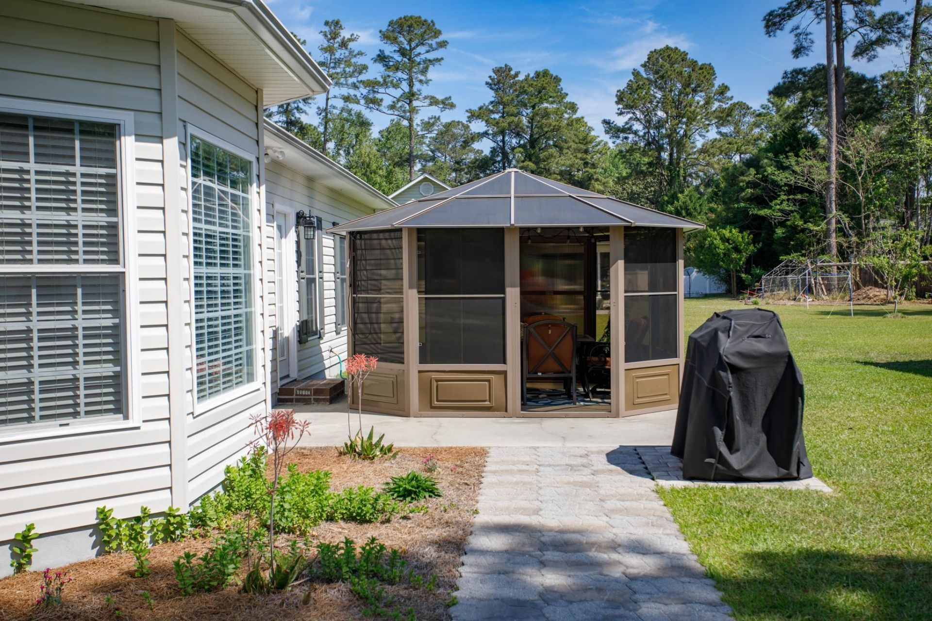 3200 Bryant St. Photo 7