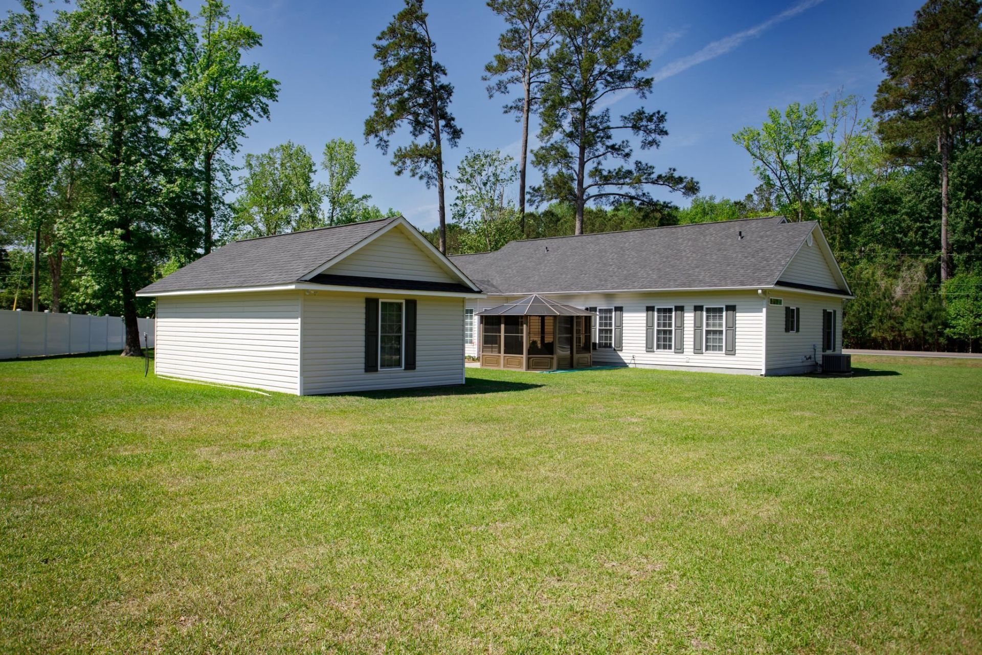 3200 Bryant St. Photo 8