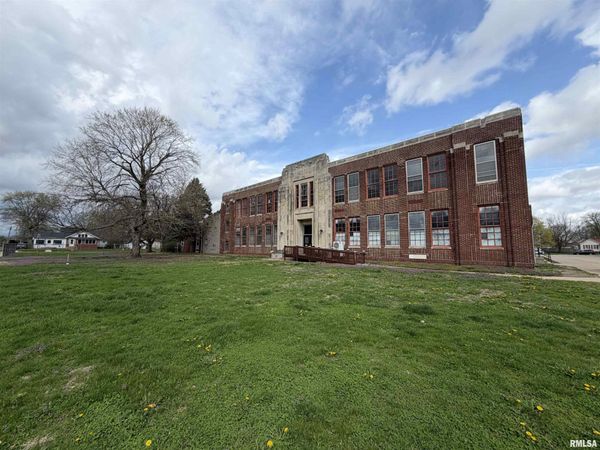 435 E 3RD Street, Galesburg, IL 61401