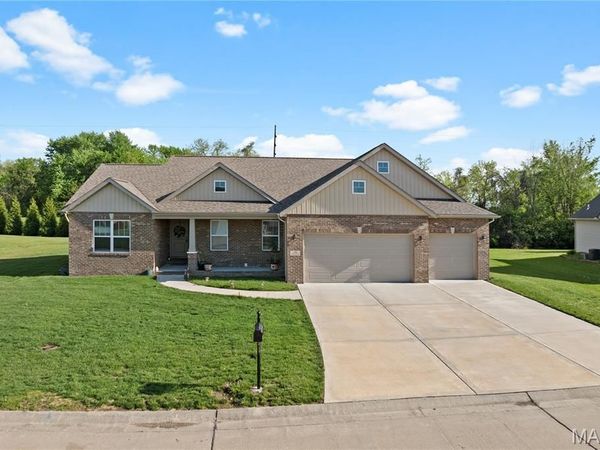 261 Emerald Way , Granite City, IL 62040