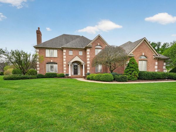 16798 Woodland Hills Drive, Granger, IN 46530