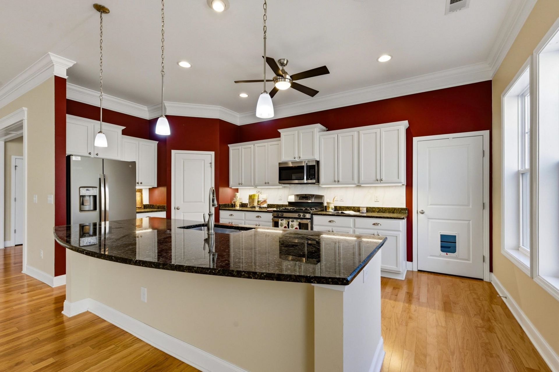 242 Hyacinth Loop  Photo 12