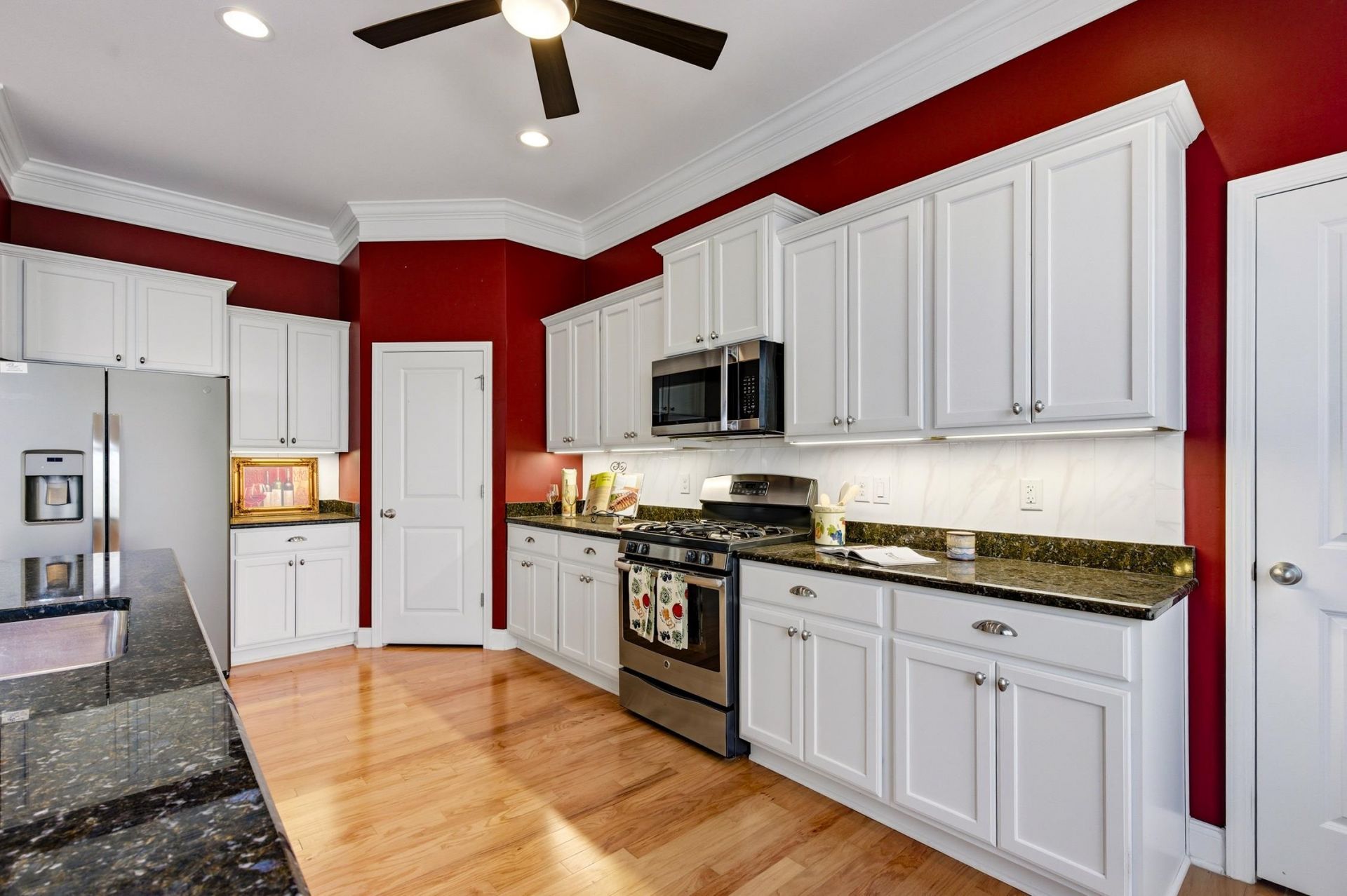 242 Hyacinth Loop  Photo 13