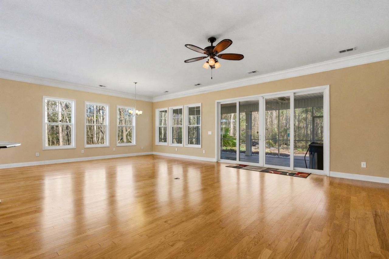 242 Hyacinth Loop  Photo 14