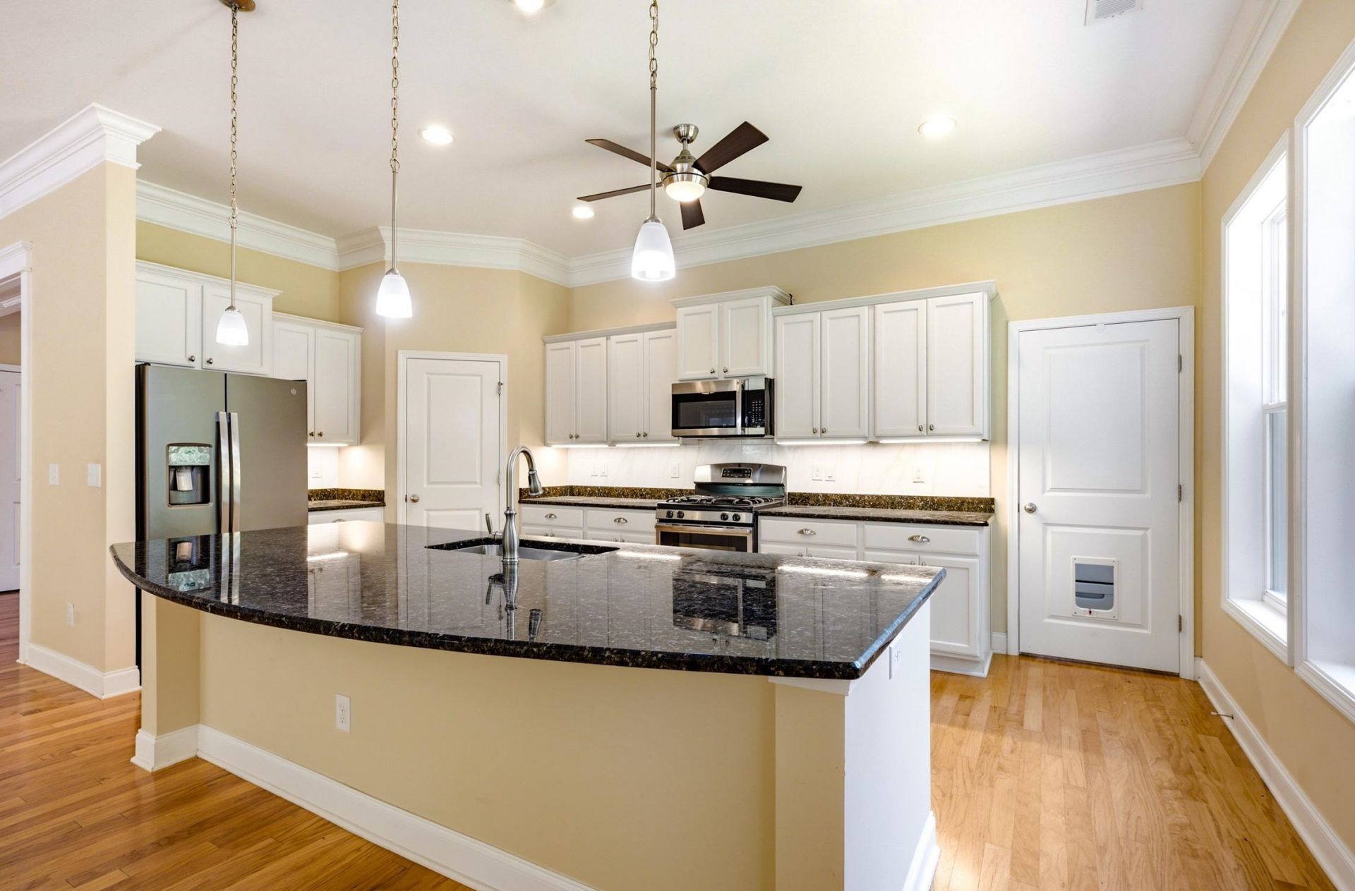 242 Hyacinth Loop Photo 15