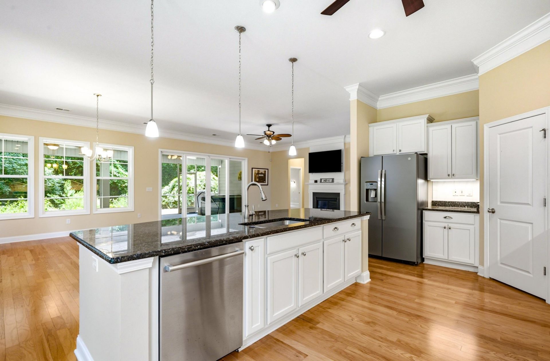 242 Hyacinth Loop Photo 17