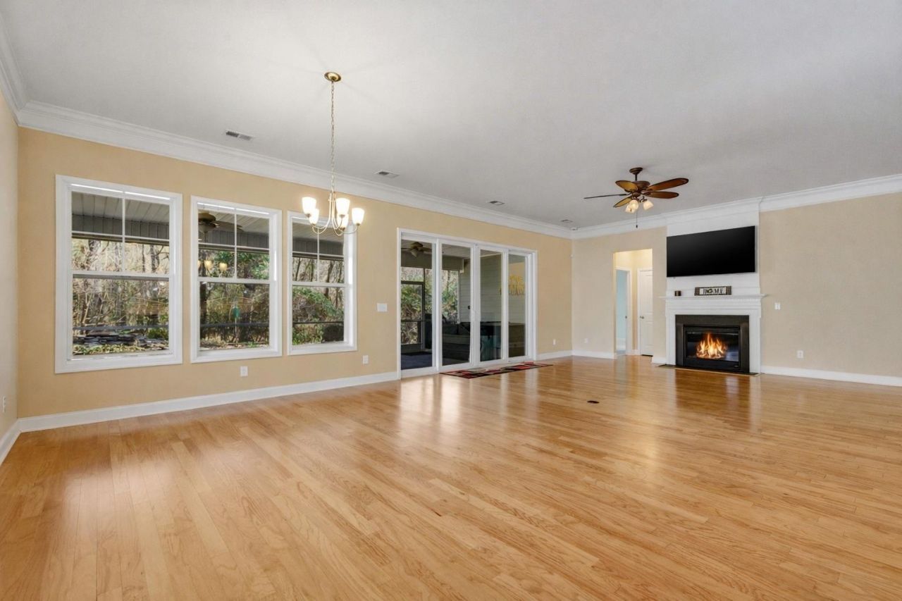 242 Hyacinth Loop  Photo 17