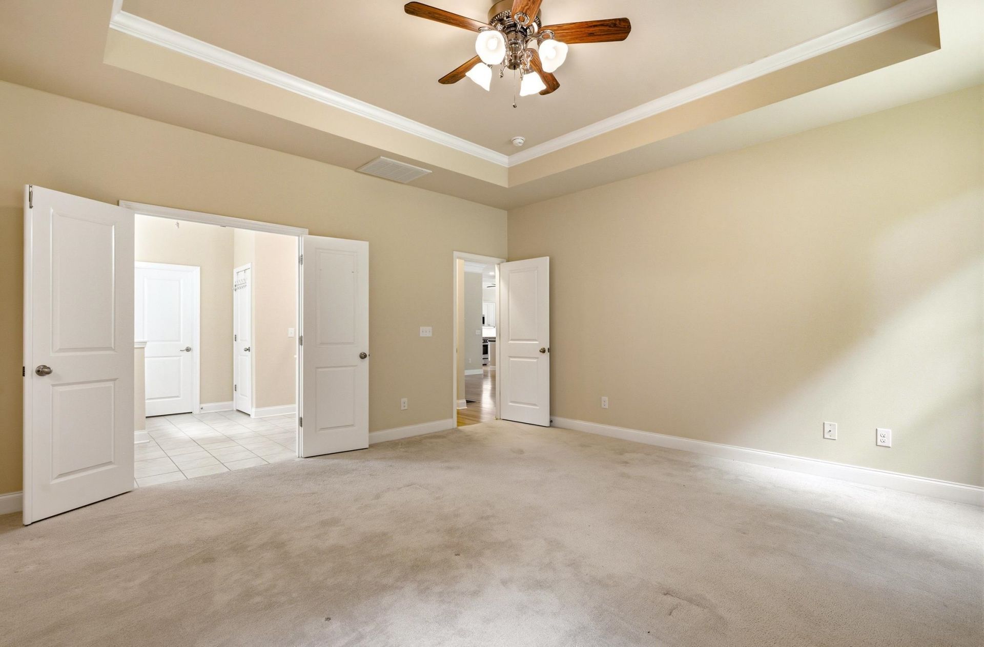 242 Hyacinth Loop Photo 21