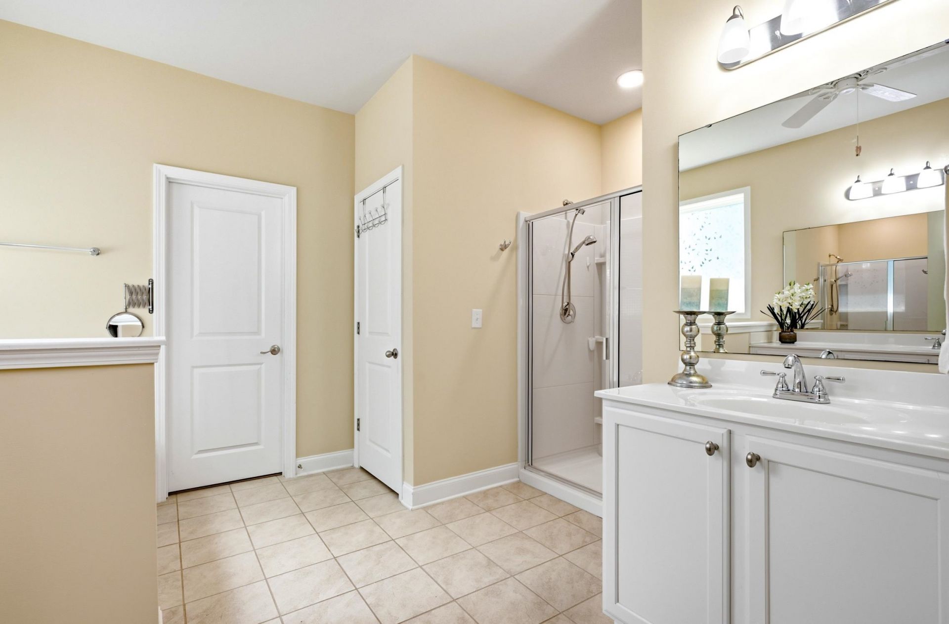 242 Hyacinth Loop Photo 22