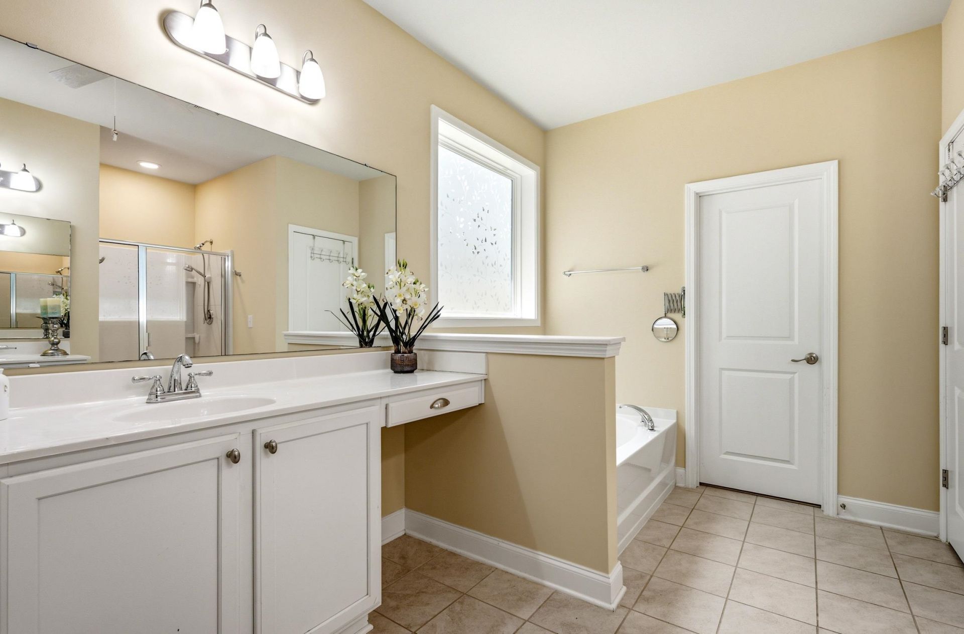 242 Hyacinth Loop Photo 24