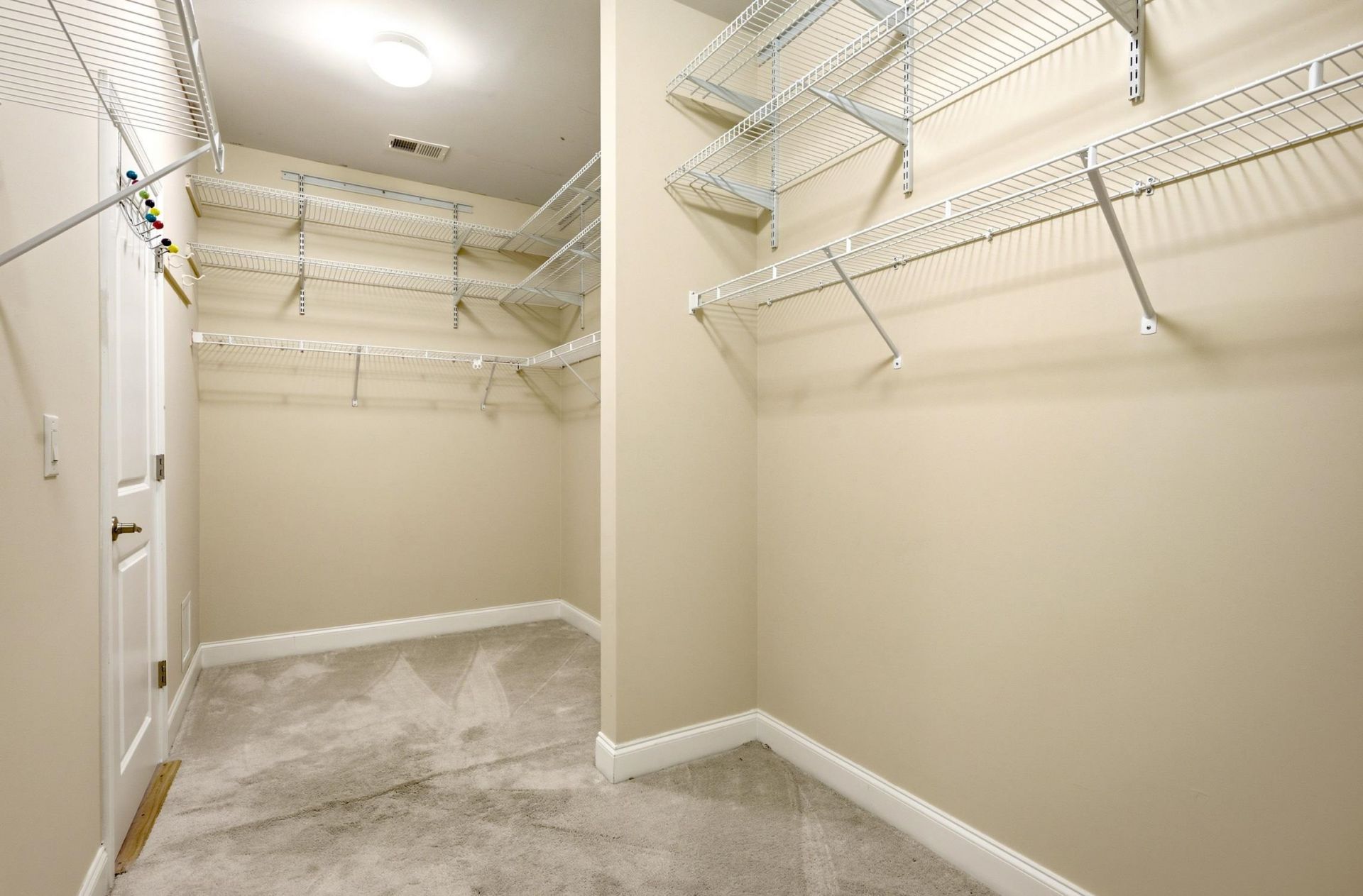 242 Hyacinth Loop Photo 28