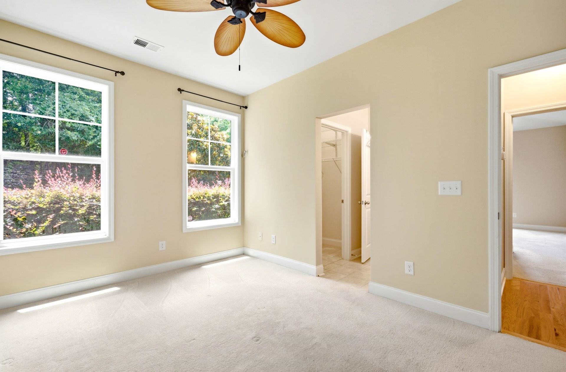 242 Hyacinth Loop Photo 30