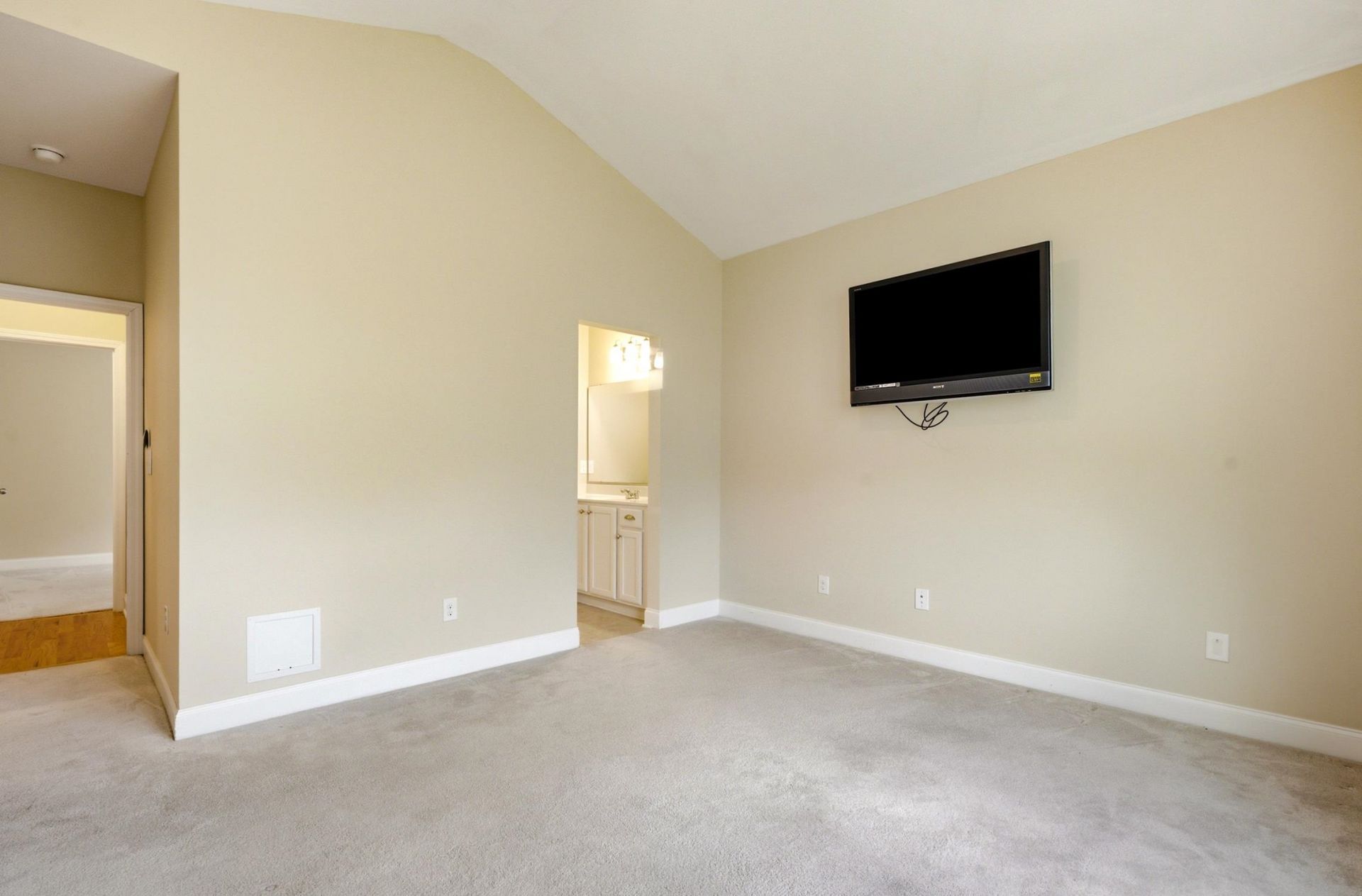 242 Hyacinth Loop Photo 33