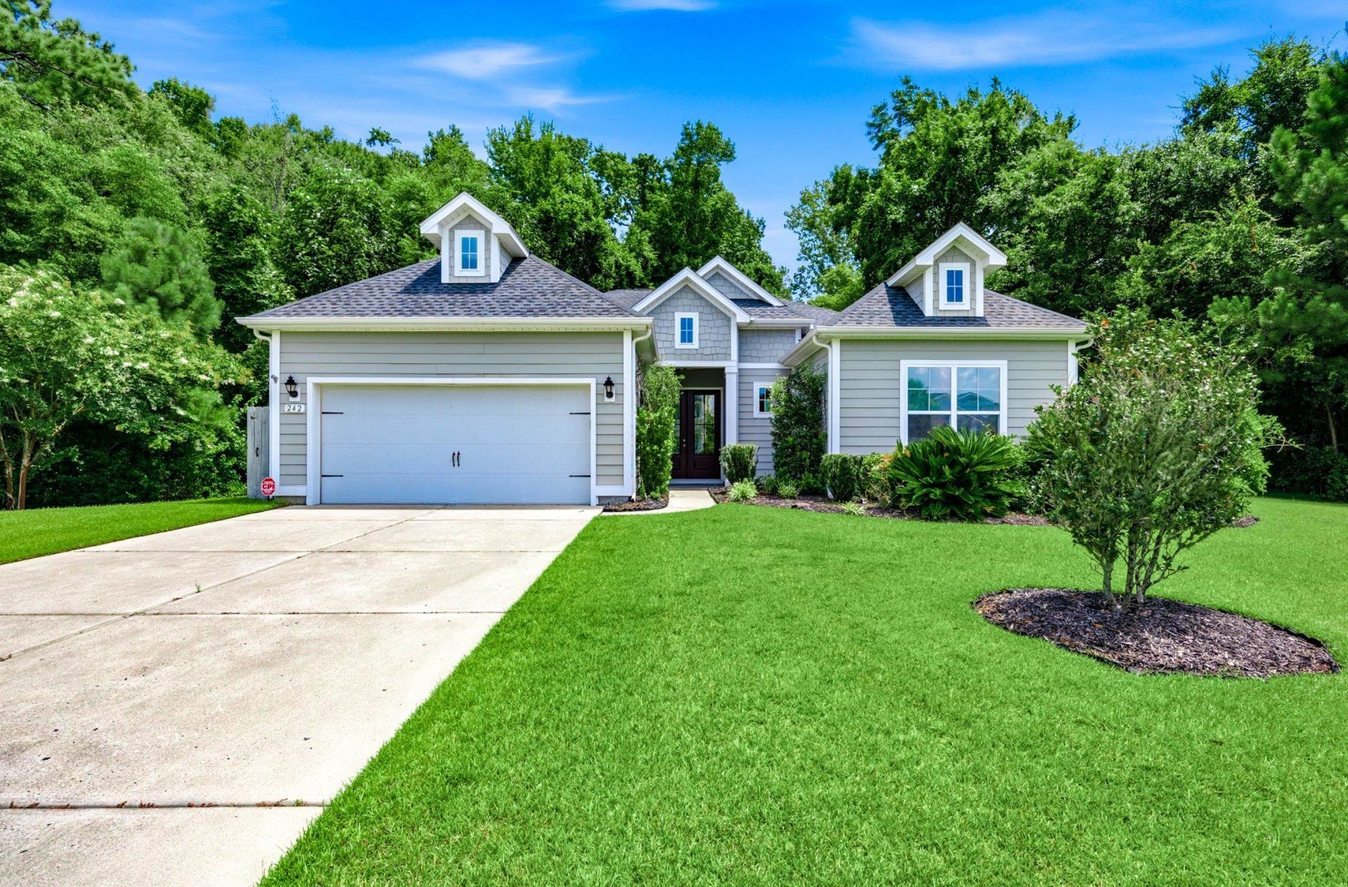 242 Hyacinth Loop Photo 65