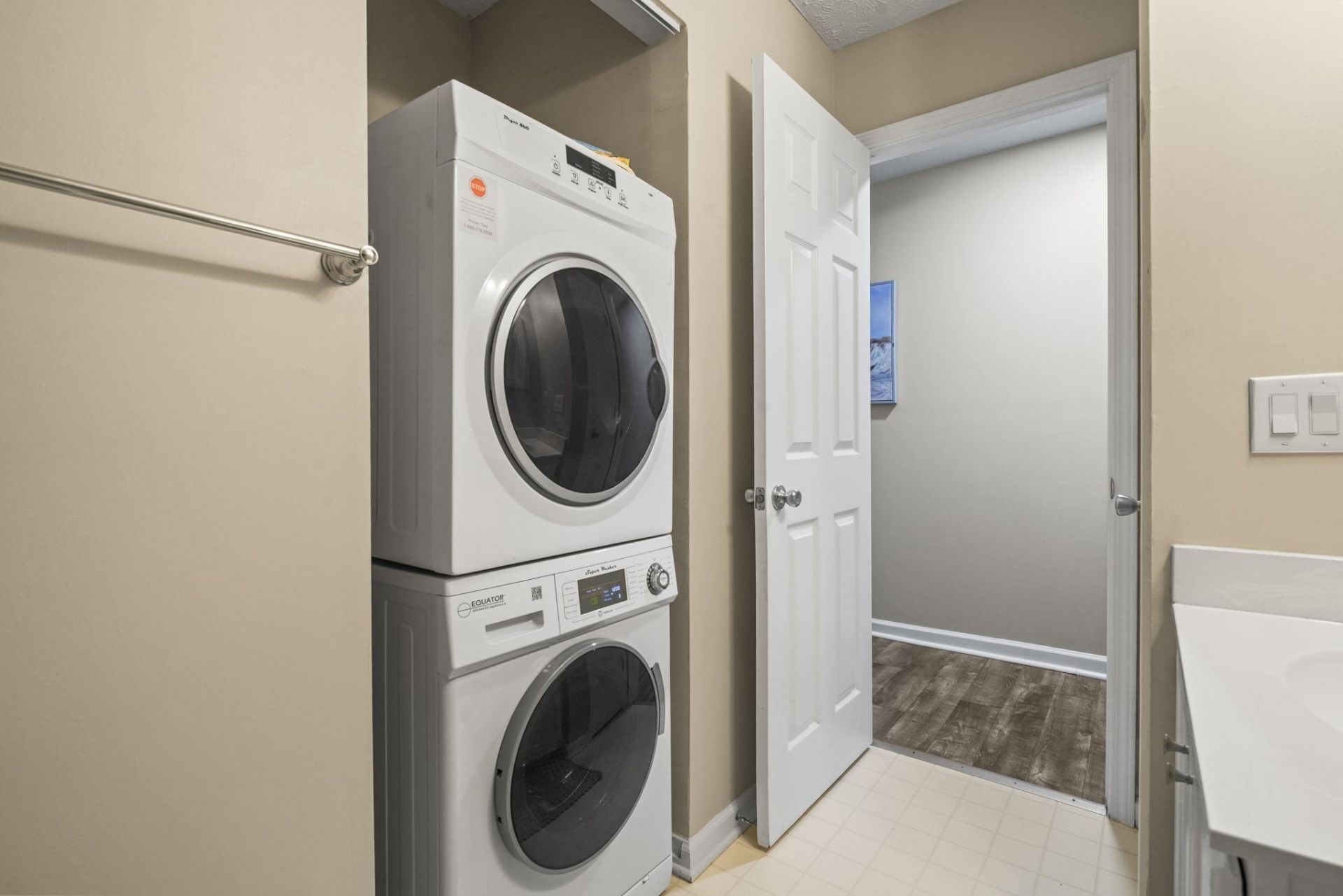 533 White River Dr. Photo 11