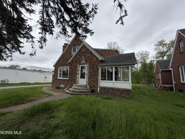 4705 W Bancroft Street, Toledo, OH 43615