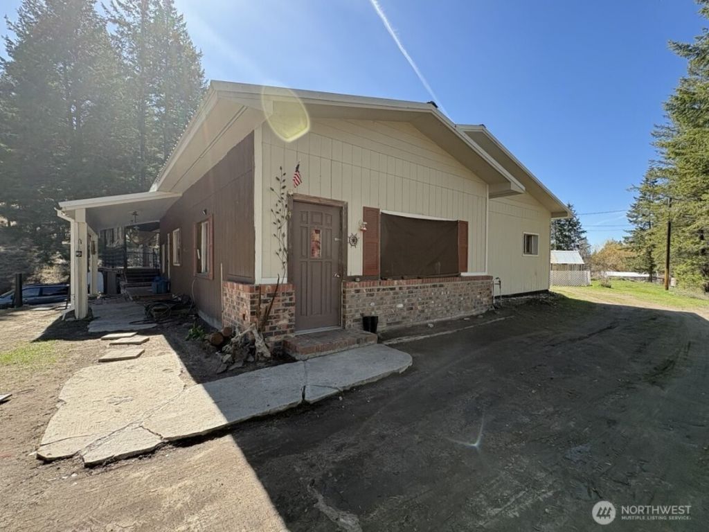 9 Forest Edge Road , Oroville, WA 98844