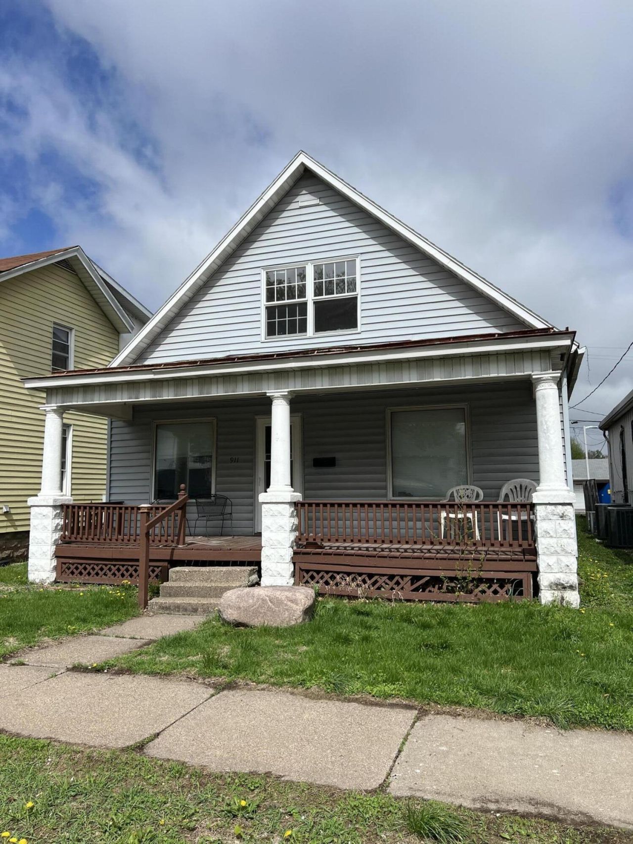 911 E 8th St, Muscatine, IA 52761 Main Photo