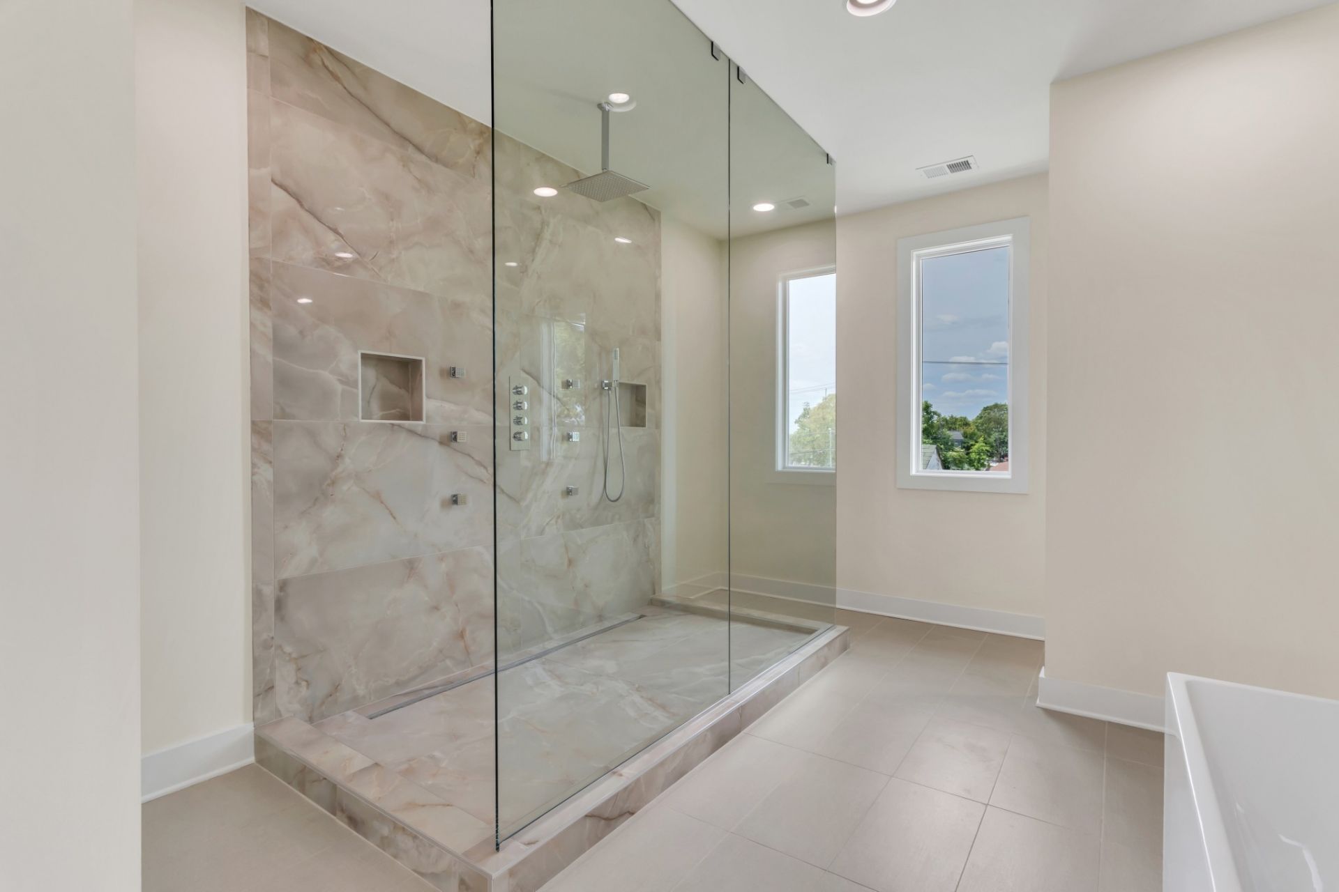 2430 Batavia St, Nashville, TN 37208 Main Photo
