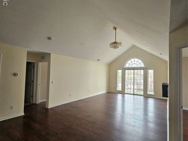 8469 Heywood Circle, Sterling Heights, MI 48312