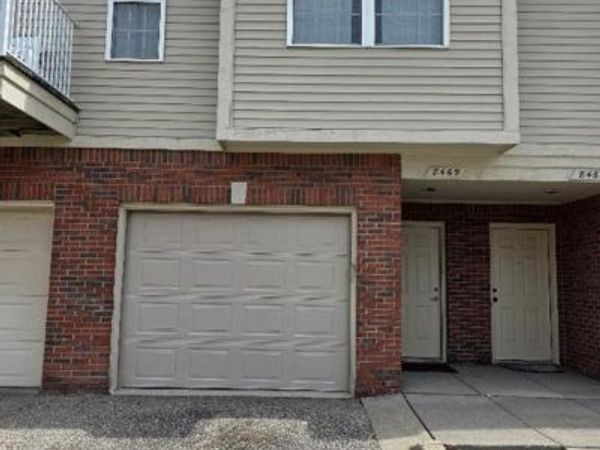 8469 Heywood Circle, Sterling Heights, MI 48312