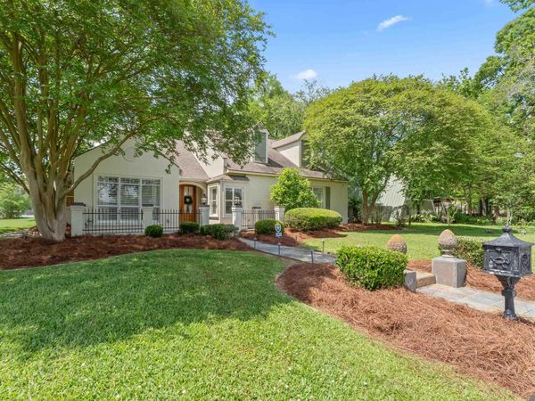 2768 Brentwood Dr, Baton Rouge, LA 70809