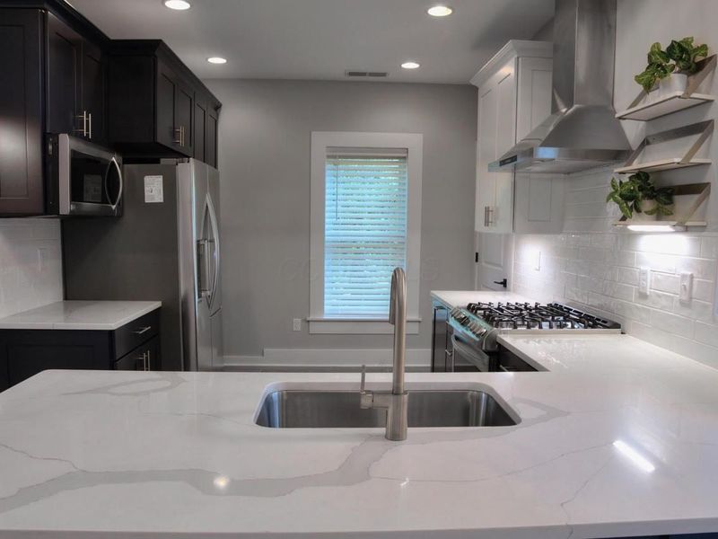 76 W Starr Avenue , Columbus, OH 43201 Photo 3