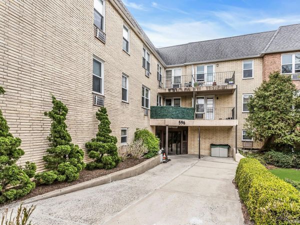 596 Broadway , Unit 17A, Lynbrook, NY 11563